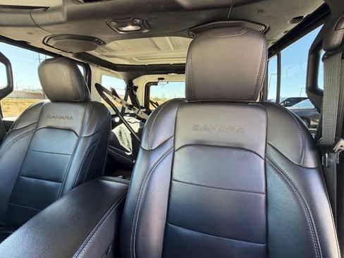 Used 2018 Jeep Wrangler Unlimited Sahara AWD/4WD image 12