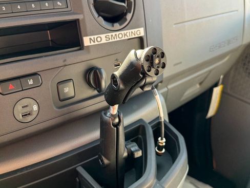 Used 2022 Ford E-450 and Econoline 450 Super Duty image 25