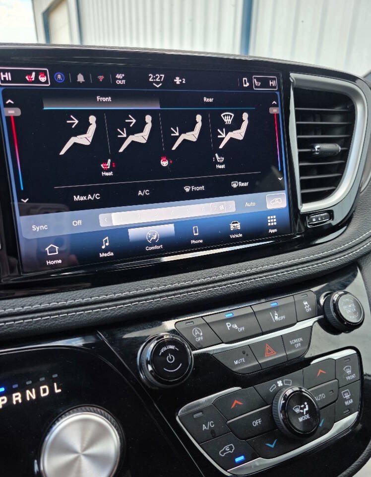Used 2025 Chrysler Pacifica Select FWD image 15