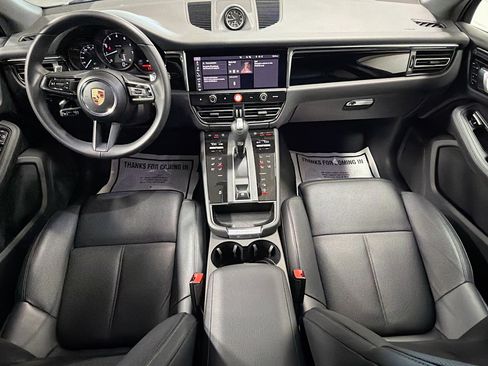 Certified 2025 Porsche Macan image 16