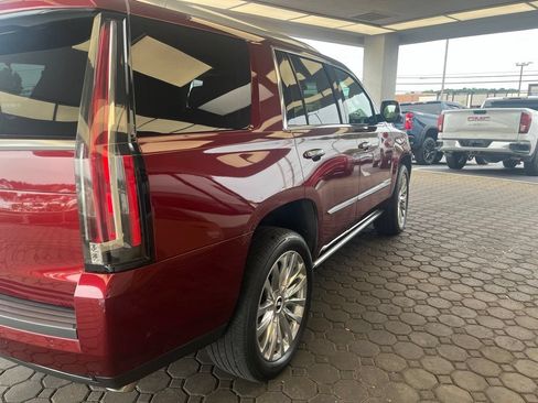 Used 2017 Cadillac Escalade Premium Luxury AWD/4WD image 6