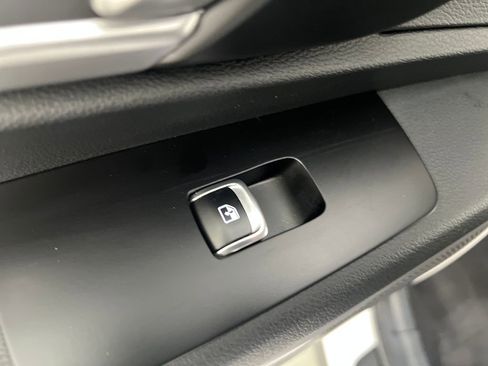 Used 2025 Kia Telluride S FWD image 17