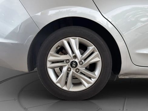 Used 2020 Hyundai Elantra SEL FWD image 24