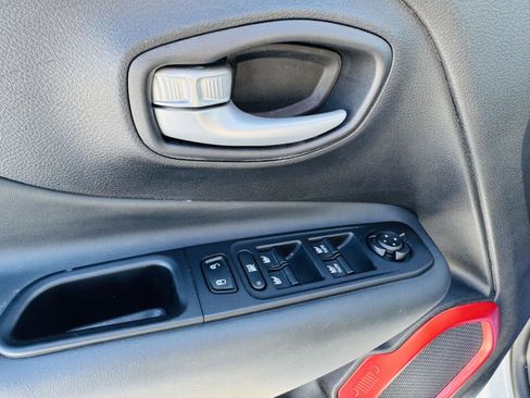 Used 2023 Jeep Renegade Trailhawk w/ Trailhawk Elite Group image 12