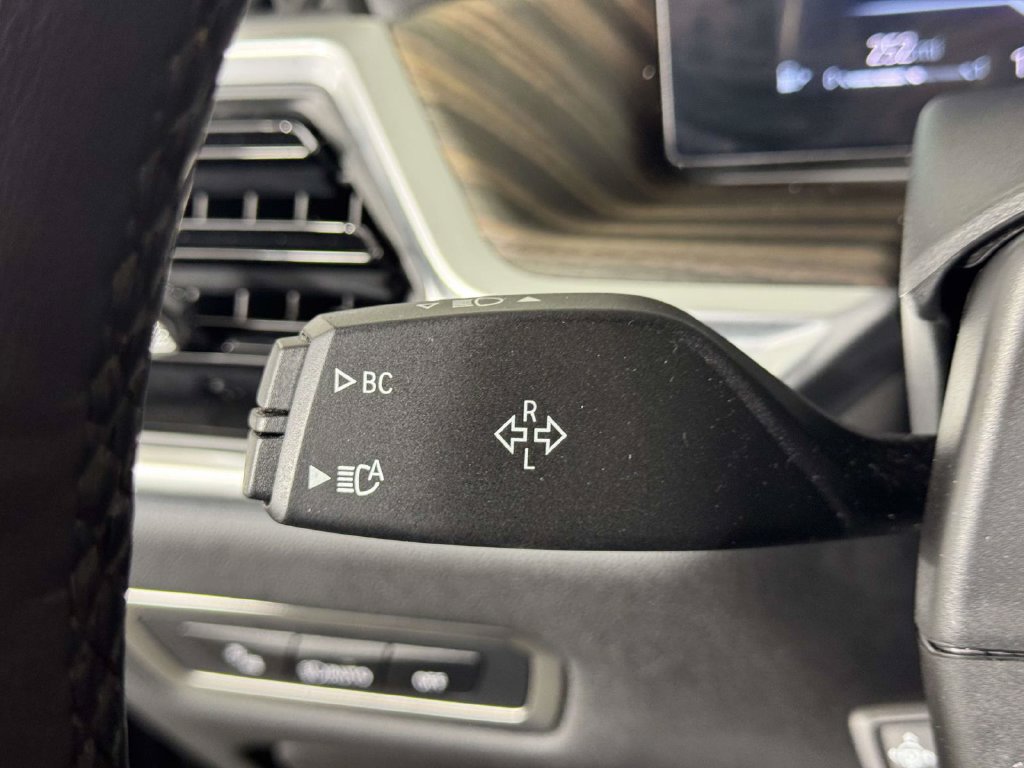 Used 2024 BMW X7 xDrive40i w/ Premium Package AWD/4WD image 20
