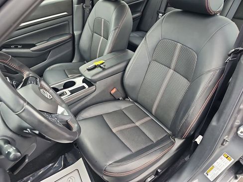 Used 2025 Nissan Altima 2.5 SR image 18