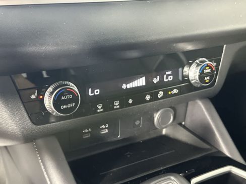 Used 2025 Mitsubishi Outlander SE FWD image 19