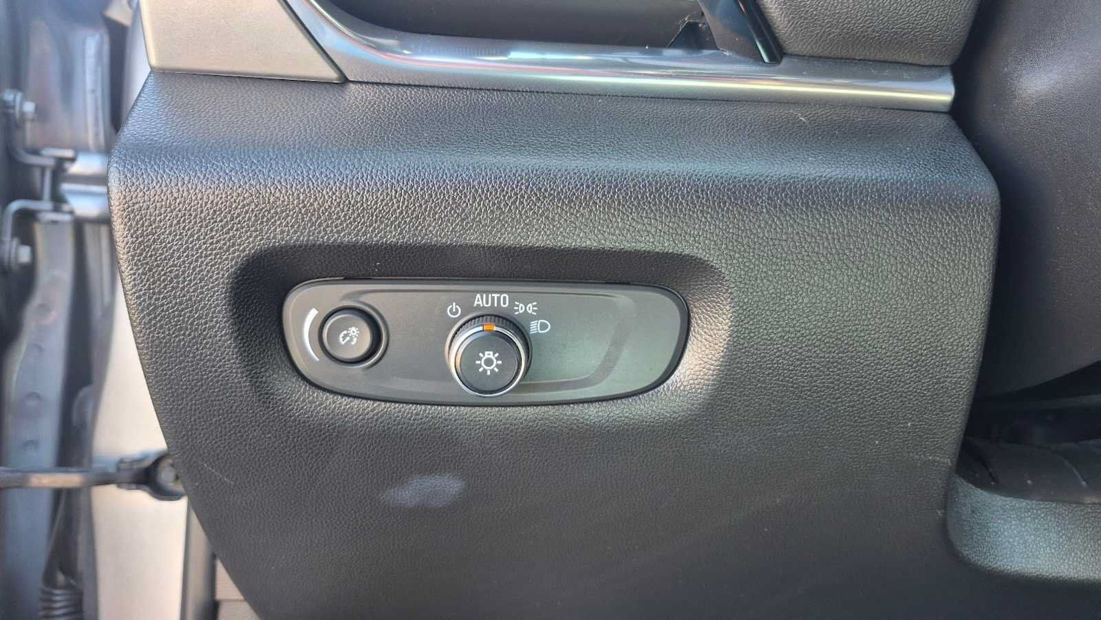 Used 2023 Chevrolet Traverse LT AWD/4WD image 16