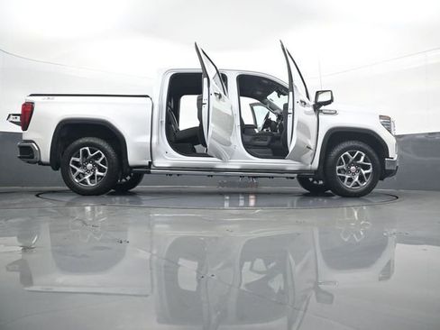 Used 2024 GMC Sierra 1500 SLT w/ SLT Premium Plus Package AWD/4WD image 33