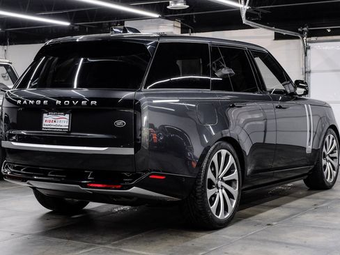 Used 2023 Land Rover Range Rover Autobiography image 13