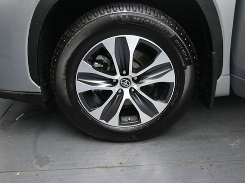 Used 2022 Toyota Highlander XLE image 10