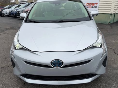 Used 2017 Toyota Prius Two image 4