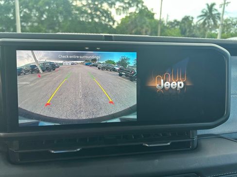 Used 2025 Jeep Wrangler Unlimited Sahara AWD/4WD image 14