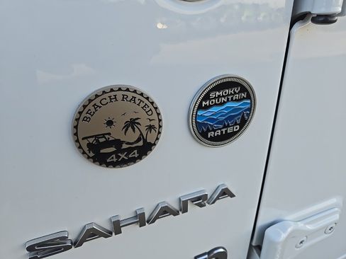 Used 2018 Jeep Wrangler Unlimited Sahara image 21