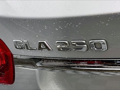 Used 2018 Mercedes-Benz GLA 250 4MATIC image 23