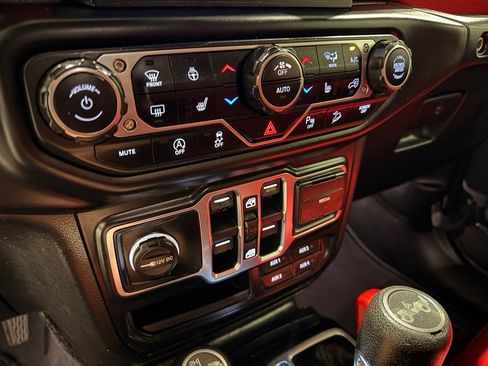 Used 2018 Jeep Wrangler Unlimited Sport S AWD/4WD image 24