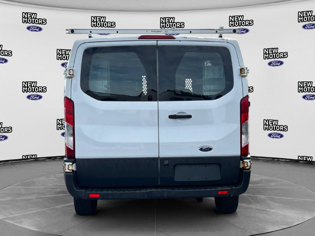 Used 2017 Ford Transit 250 130 Low Roof RWD image 4