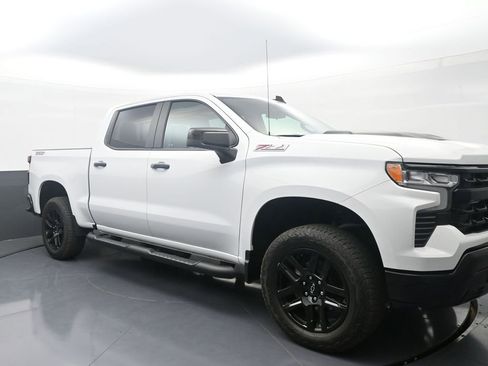 Used 2025 Chevrolet Silverado 1500 LT Trail Boss w/ Convenience Package II AWD/4WD image 3