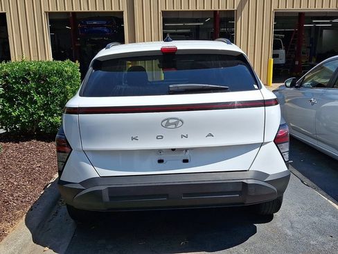 Used 2025 Hyundai Kona SEL FWD image 6