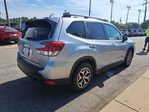 Used 2021 Subaru Forester Premium AWD/4WD image 6