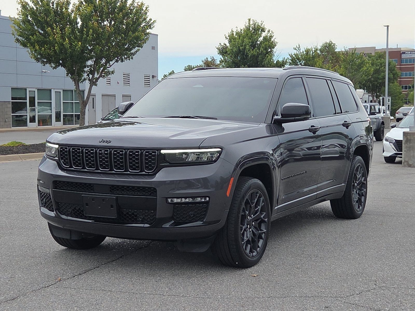 Used 2024 Jeep Grand Cherokee L Summit w/ High Altitude Package AWD/4WD image 2