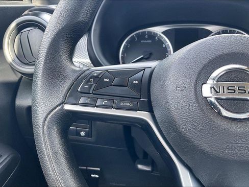Used 2020 Nissan Kicks S image 19