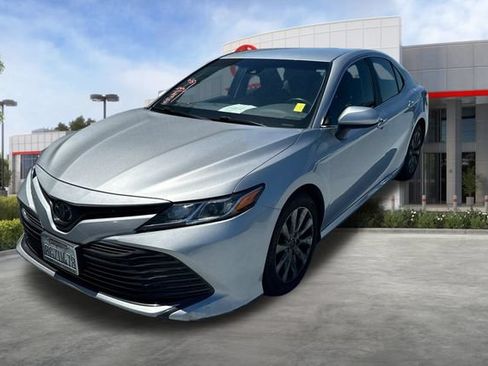 Used 2018 Toyota Camry LE FWD image 2