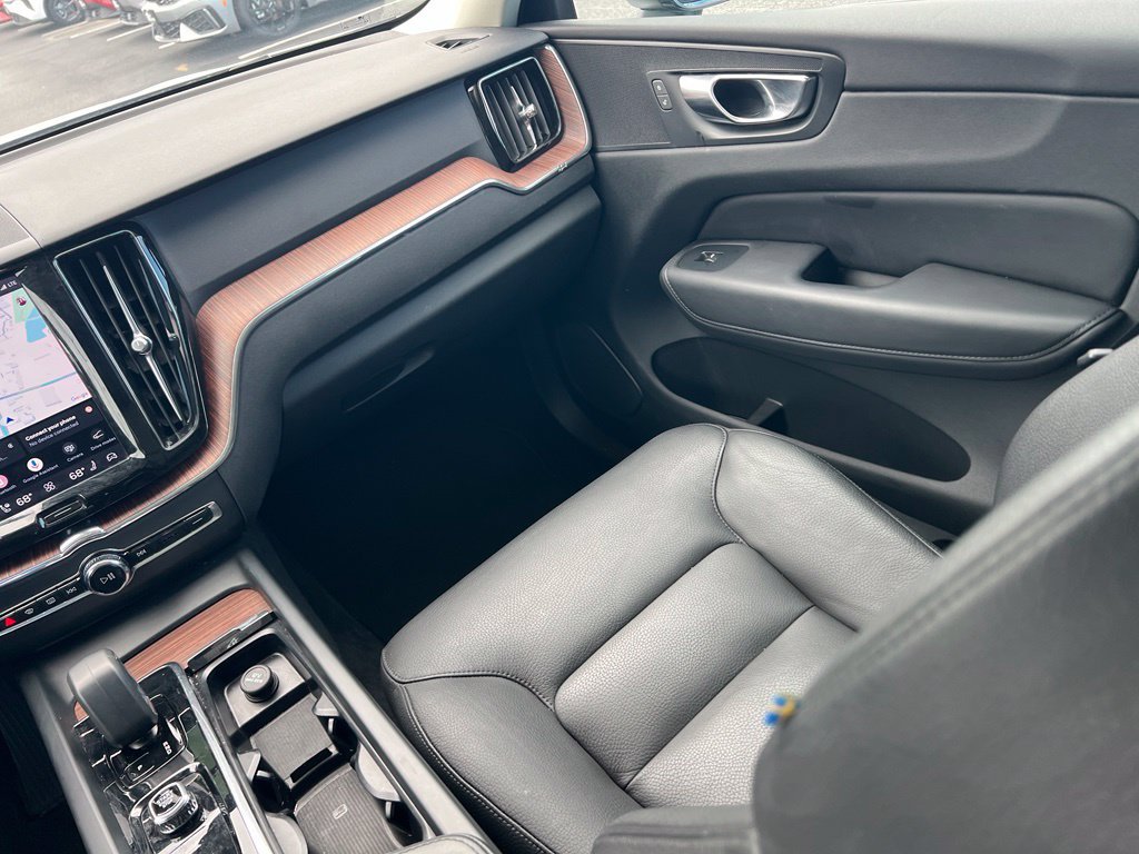 Used 2023 Volvo XC60 B5 Plus AWD/4WD image 11