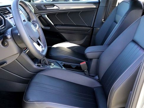 Used 2023 Volkswagen Tiguan SE R-Line image 10