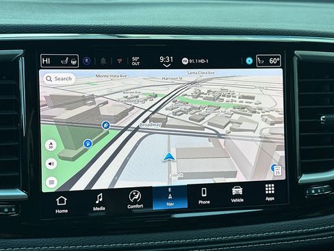 Used 2024 Chrysler Pacifica Select image 24