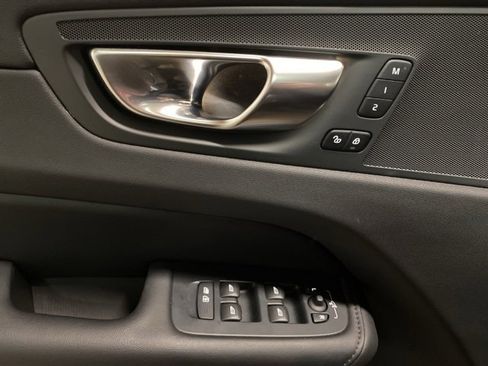 Used 2025 Volvo XC60 B5 Plus image 34