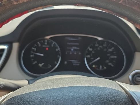 Used 2016 Nissan Rogue SV AWD/4WD image 18