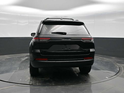 Used 2024 Jeep Grand Cherokee Altitude image 6