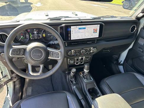 Used 2024 Jeep Wrangler Unlimited Sahara w/ Technology Group image 10