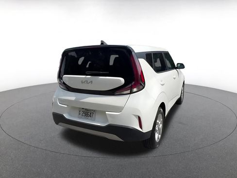 Used 2025 Kia Soul LX w/ LX Technology Package FWD image 14