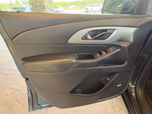 Used 2021 Chevrolet Traverse RS FWD image 20