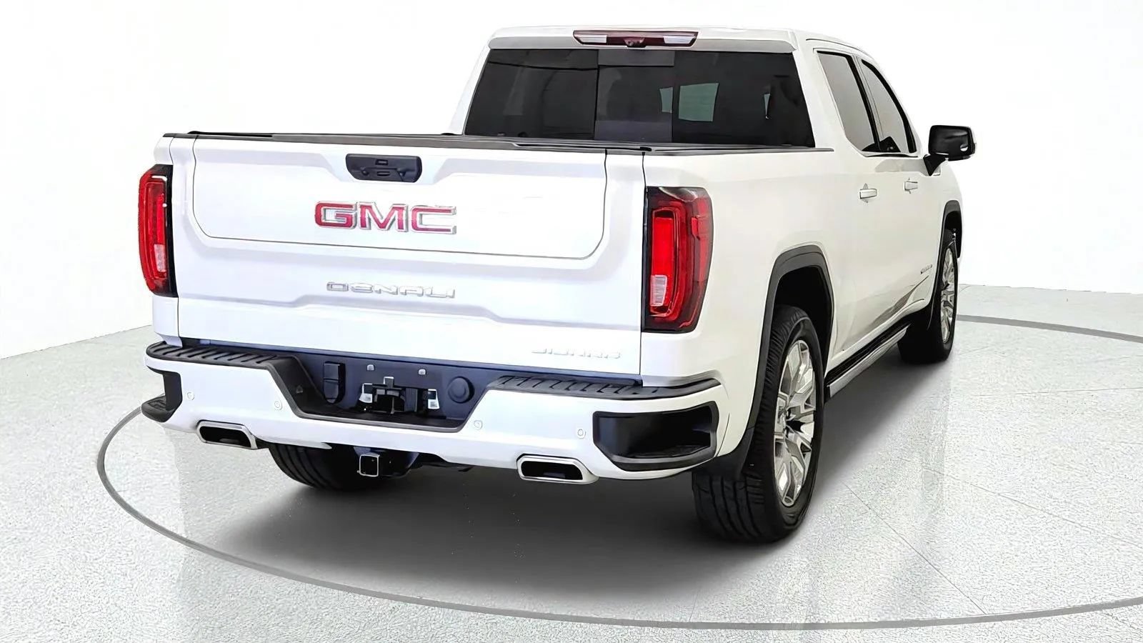 Used 2024 GMC Sierra 1500 Denali w/ Denali Reserve Package AWD/4WD image 8