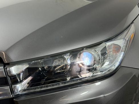 Used 2018 Toyota Highlander Limited Platinum AWD/4WD image 12