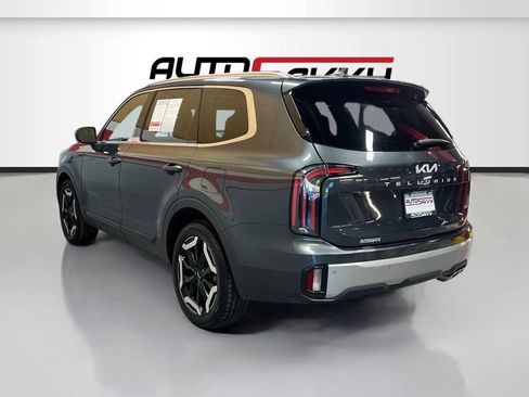 Used 2023 Kia Telluride EX w/ EX Captain's Chair Package AWD/4WD image 5