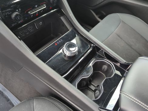 Used 2023 Jeep Grand Cherokee Laredo AWD/4WD image 22