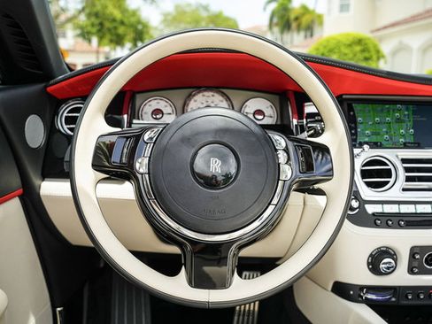 Used 2019 Rolls-Royce Dawn RWD image 44