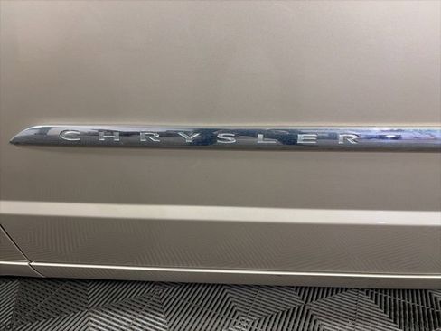Used 2013 Chrysler Town & Country Touring image 10