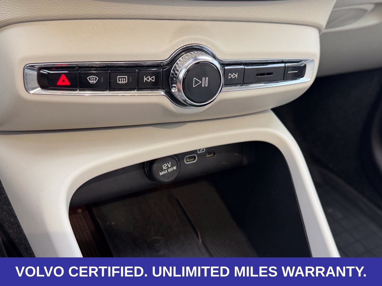 Certified 2025 Volvo XC40 B5 Ultra w/ Protection Package Premier AWD/4WD image 22