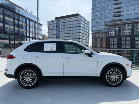 Used 2016 Porsche Cayenne S image 8