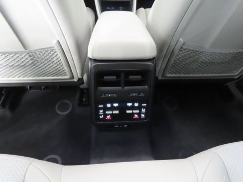 Certified 2025 Porsche Macan 4 Electric AWD/4WD image 32