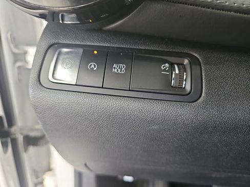 Used 2025 Chevrolet Equinox LT FWD image 24