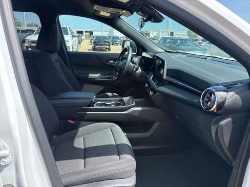 Used 2025 Chevrolet Equinox LT FWD image 24