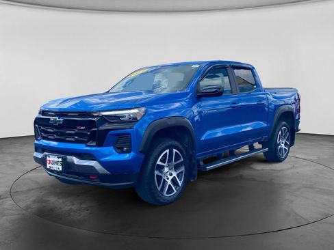 Used 2023 Chevrolet Colorado Z71 w/ Z71 Convenience Package 2 AWD/4WD image 3