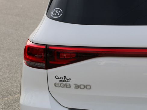 Used 2023 Mercedes-Benz EQB 300 4MATIC image 6