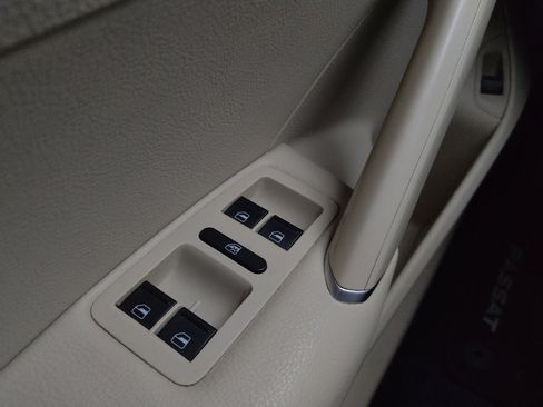 Used 2018 Volkswagen Passat 2.0T SE image 27